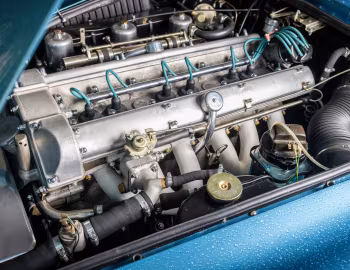 Sous la capuche Aston Martin DB4 Convertible [UK-spec] '1962–63