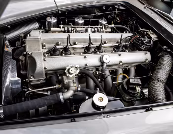 Sous la capuche Aston Martin DB5 "Bond Car" '1965
