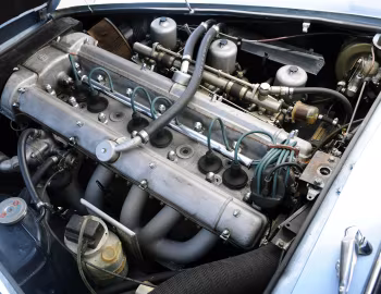 Sob o capô Aston Martin DB6 [UK-spec] (MkII) '08.1969–71
