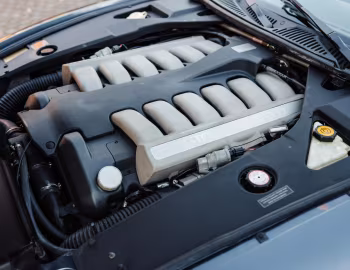 Sous la capuche Aston Martin DB7 Vantage Volante "Anniversary Edition" [Worldwide] '2003