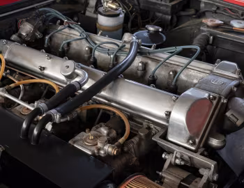 Sous la capuche Aston Martin DBS Vantage [UK-spec] '1972–73