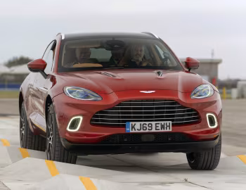 Aston Martin DBX [UK-spec] '2020–24