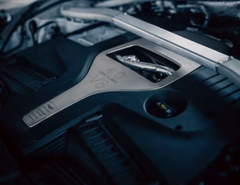Sous la capuche Aston Martin DBX [Japan] '2020–24