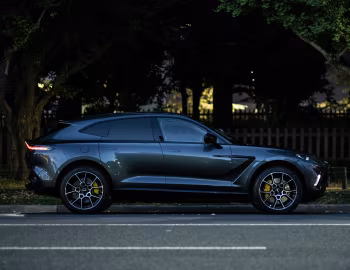 Aston Martin DBX [Japan] '2020–24