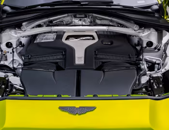Sous la capuche Aston Martin DBX707 [UK-spec] '2024–pr.