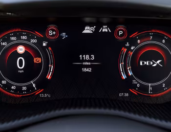 Tableau de bord Q by Aston Martin DBX707 [UK-spec] '2022–24