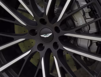 Aston Martin DBX707 [UK-spec] '2022–24