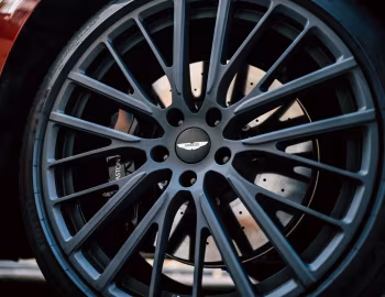 Aston Martin DBX707 [Japan] '2024–pr.