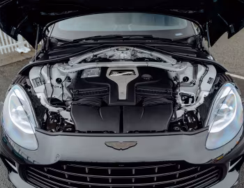 Sous la capuche Aston Martin DBX707 [Australia] '2022–24