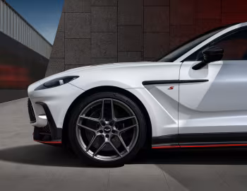 Aston Martin DBX S [UK-spec] '2025–pr.