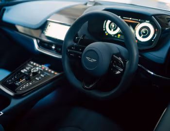Pannello anteriore Aston Martin DBX S [Japan] '2025–pr.