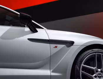 Aston Martin DBX S [UK-spec] '2025–pr.