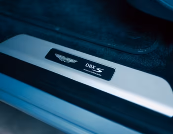 Інтер'єр Aston Martin DBX S [Japan] '2025–н.ч.