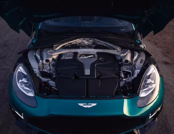 Sous la capuche 2026 Aston Martin DBX S [North America] '2025–pr.