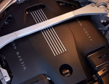 Sous la capuche Aston Martin DBX Straight-Six [China] '2021–24