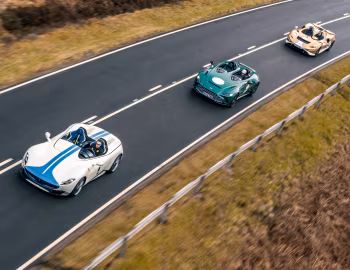 Ferrari Monza SP2, Aston Martin V12 Speedster "DBR1 spec", McLaren Elva