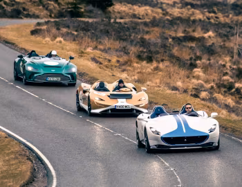 Ferrari Monza SP2, Aston Martin V12 Speedster "DBR1 spec", McLaren Elva