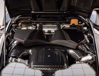 Sous la capuche Aston Martin Valkyrie [EU-spec] (#038/150) '2022