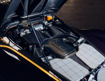 Sous la capuche Aston Martin Valkyrie [UK-spec] (#123/150) '2023