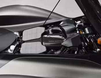 Sous la capuche Aston Martin Valkyrie Spider (#48/85) '2024