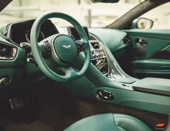 Intérieur Q by Aston Martin DB11 V8 "Classic Driver Edition" '2018