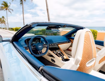 Intérieur Q by Aston Martin DB12 Volante "Palm Beach Edition" [North America] '05.2025