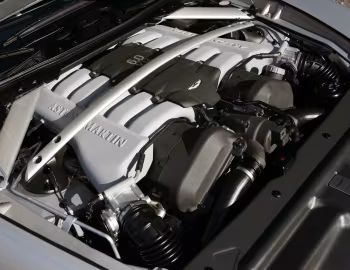 Sous la capuche Aston Martin Rapide '2010–13