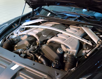 Sous la capuche Status Design Aston Martin Rapide '2011–13