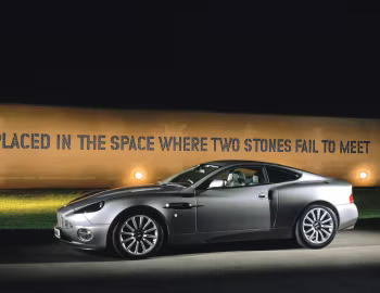 Aston Martin V12 Vanquish [UK-spec] '2001–06