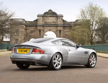 Aston Martin V12 Vanquish [UK-spec] '2001–06