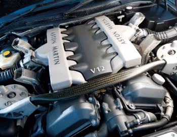 Bajo el capó Aston Martin V12 Vanquish [UK-spec] '2001–06