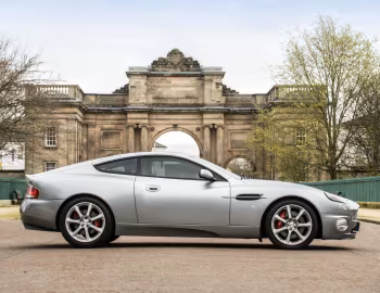 Aston Martin V12 Vanquish [UK-spec] '2001–06