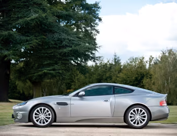 Aston Martin V12 Vanquish [UK-spec] '2001–06