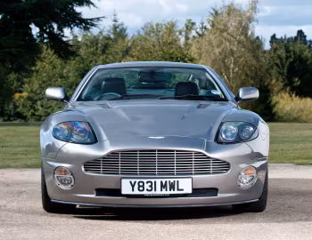 Aston Martin V12 Vanquish [UK-spec] '2001–06