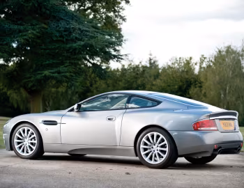 Aston Martin V12 Vanquish [UK-spec] '2001–06
