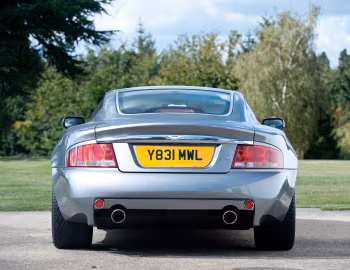 Aston Martin V12 Vanquish [UK-spec] '2001–06