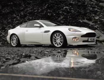 Aston Martin V12 Vanquish S [UK-spec] '2004–07