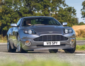 Aston Martin V12 Vanquish S [UK-spec] '2004–07