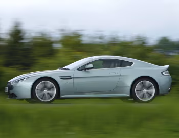 Aston Martin V12 Vantage [UK-spec] '07.2009–05.2013