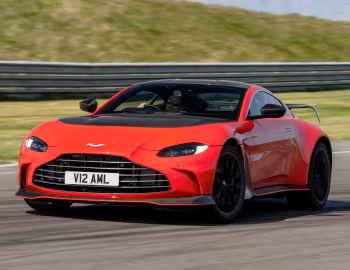 Aston Martin V12 Vantage [UK-spec] '2022–pr.