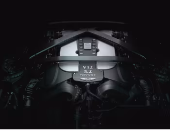 Sous la capuche Aston Martin V12 Vantage [Worldwide] '2022–pr.