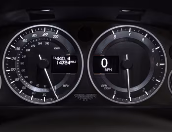 Tableau de bord Aston Martin V12 Vantage [UK-spec] '07.2009–05.2013