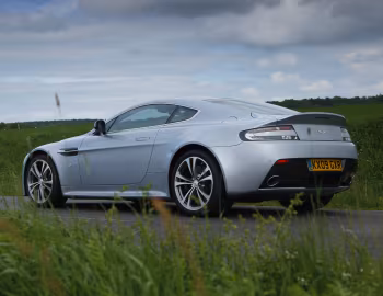 Aston Martin V12 Vantage [UK-spec] '07.2009–05.2013