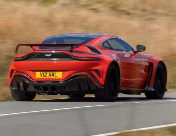 Aston Martin V12 Vantage [UK-spec] '2022–pr.