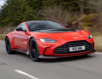 Aston Martin V12 Vantage [UK-spec] '2022–pr.