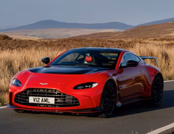 Aston Martin V12 Vantage [UK-spec] '2022–pr.