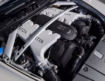 Sous la capuche 2015–17 Aston Martin V12 Vantage S [North America] '2014–17