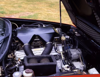 Sob o capô Aston Martin V8 Vantage Zagato [UK-spec] '1986–88