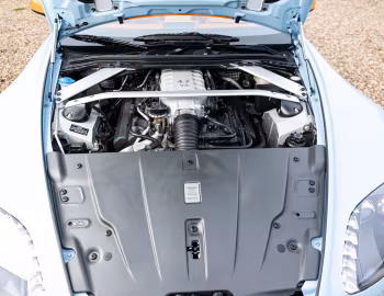 Sous la capuche Aston Martin V8 Vantage "V8 Vantage Race Collection 007 of 007" (#3/7) '2010