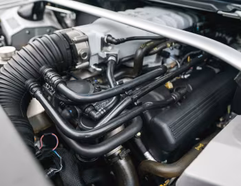 Sous la capuche 2013–17 Aston Martin V8 Vantage [North America] '2012–17